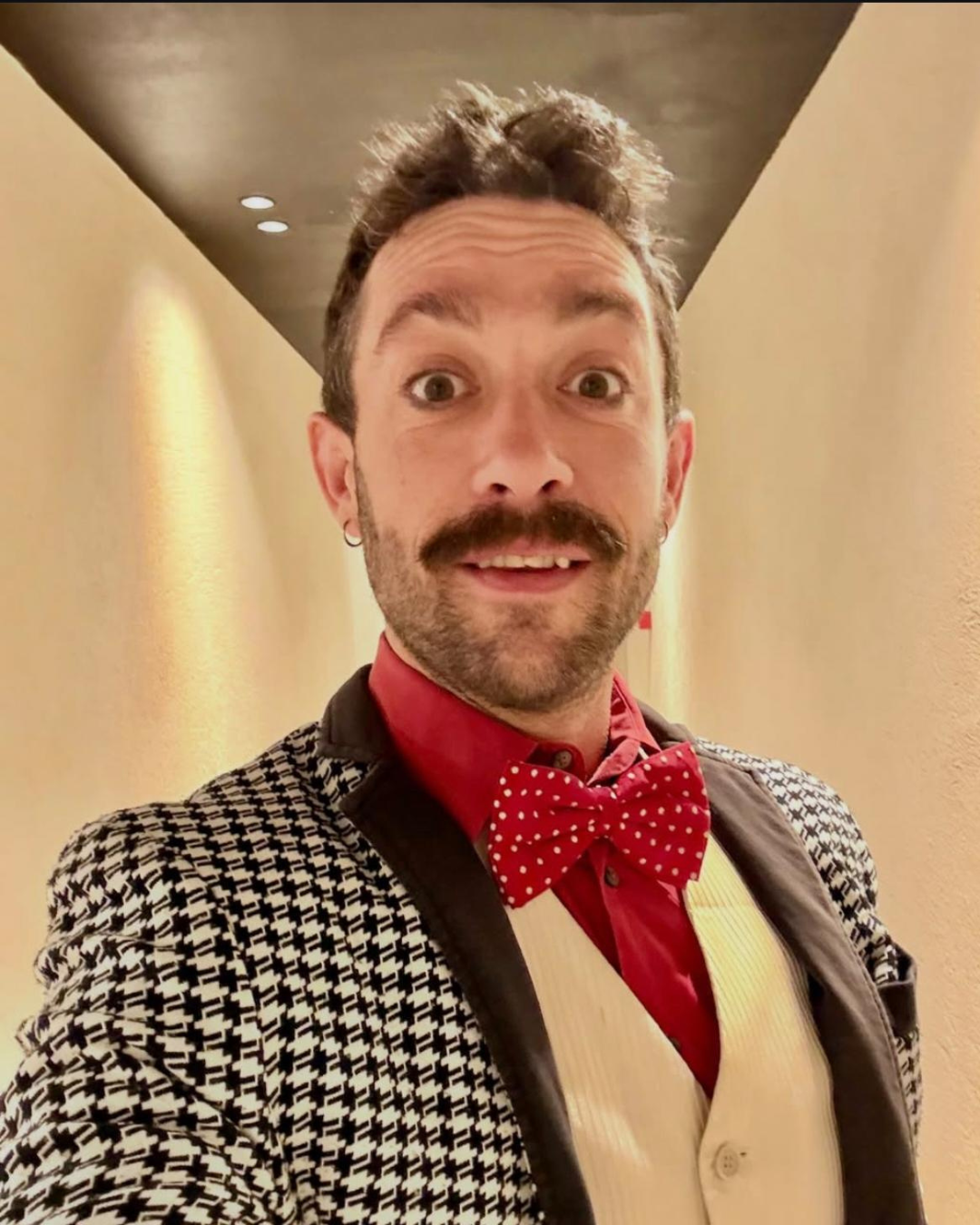 Slick Steve — giudice di Mompracen's Got Talent